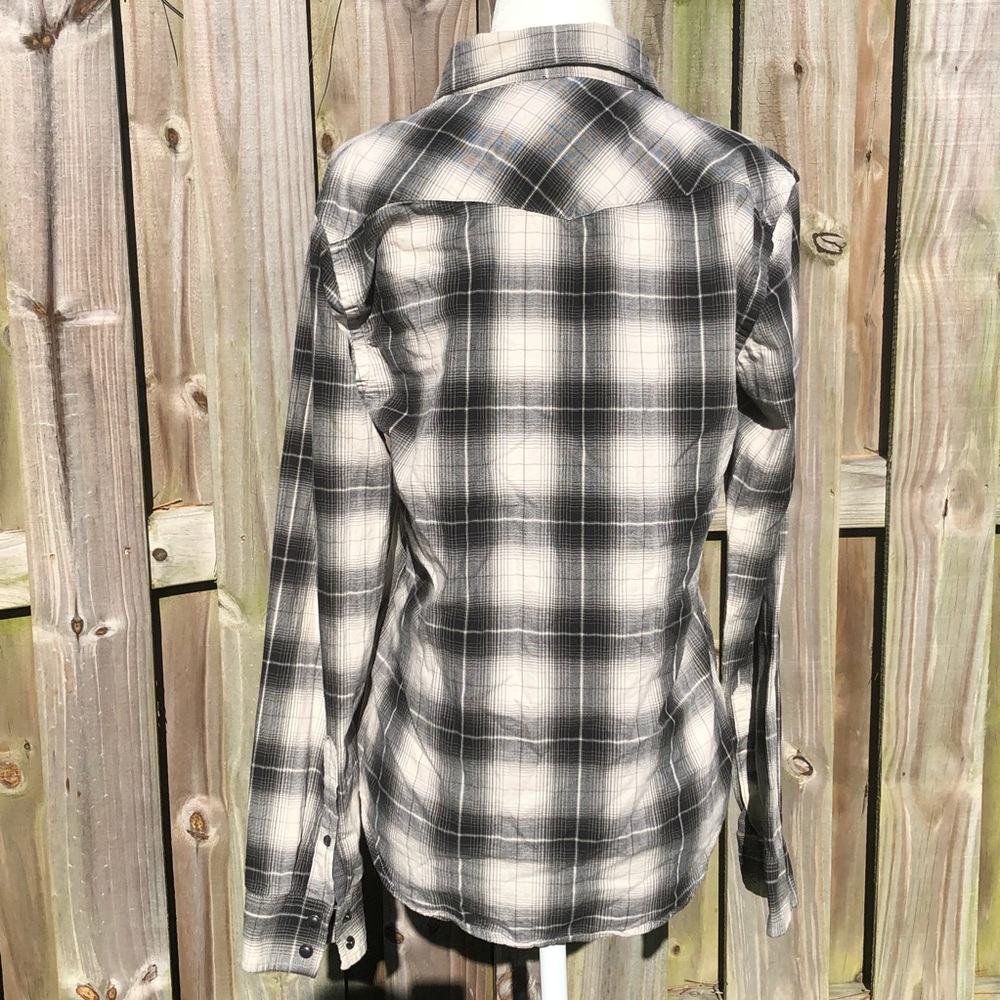 Plaid Snap Button Top - Picture 4 of 4